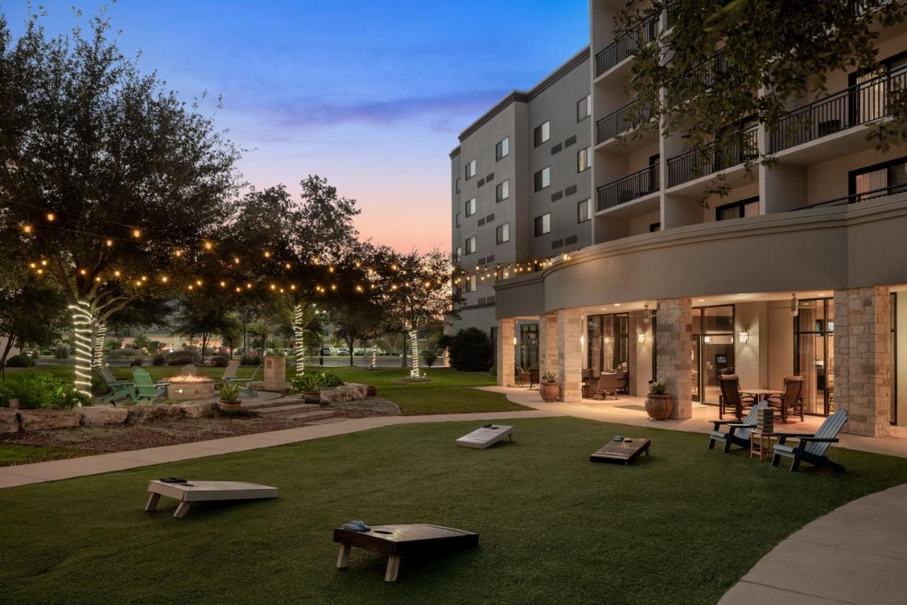 Residence Inn By Marriott San Antonio Six Flags At The Rim Bagian luar foto
