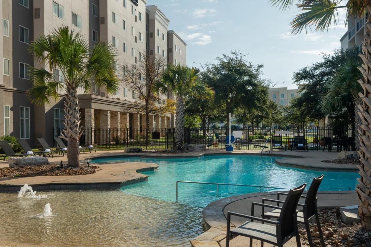 Residence Inn By Marriott San Antonio Six Flags At The Rim Bagian luar foto